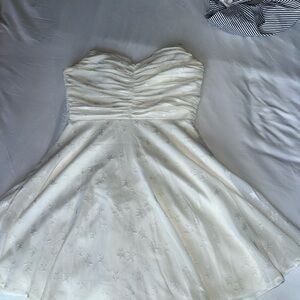 Elegant White Strapless Dress